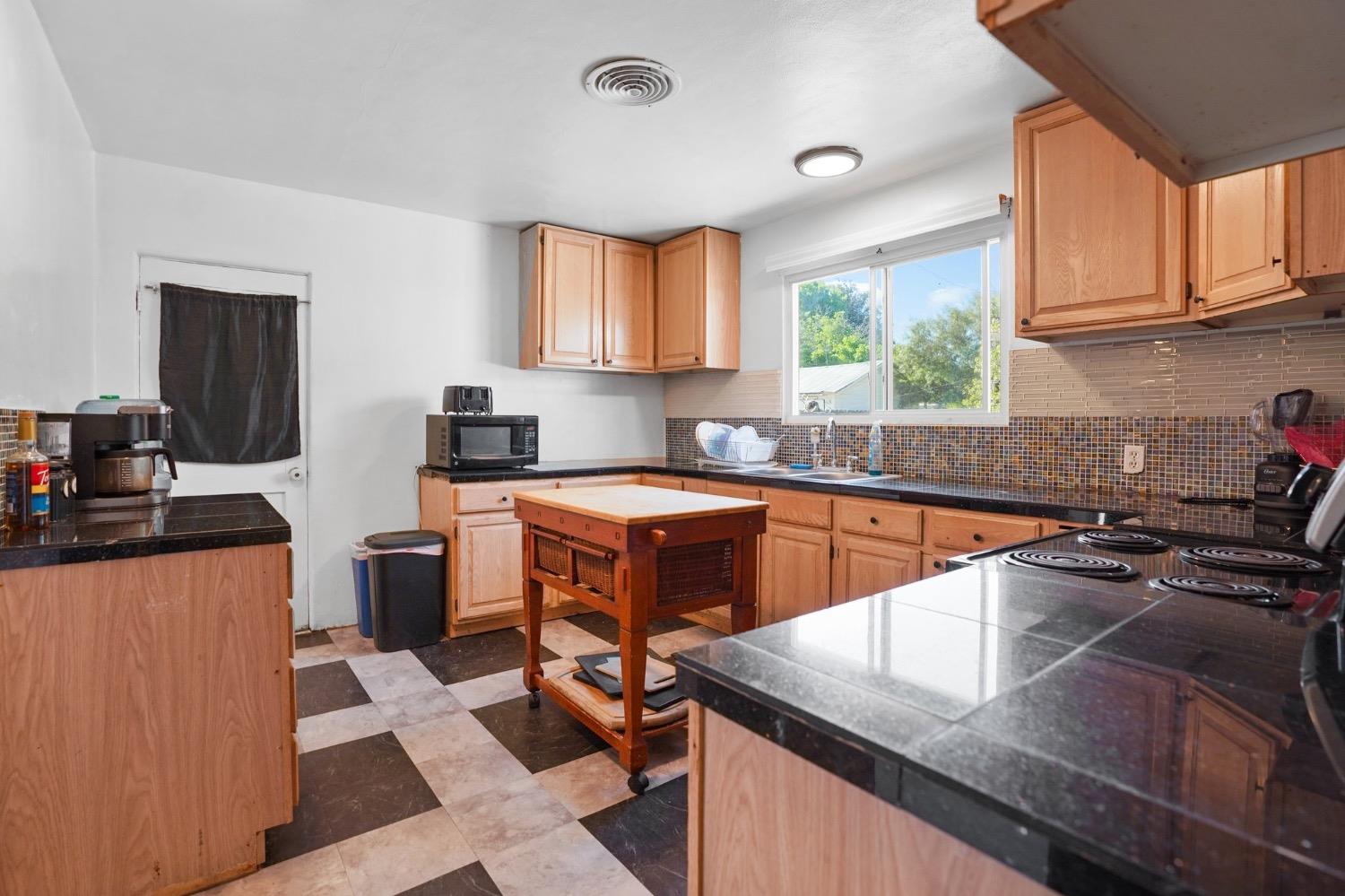 93 E Syracuse Avenue