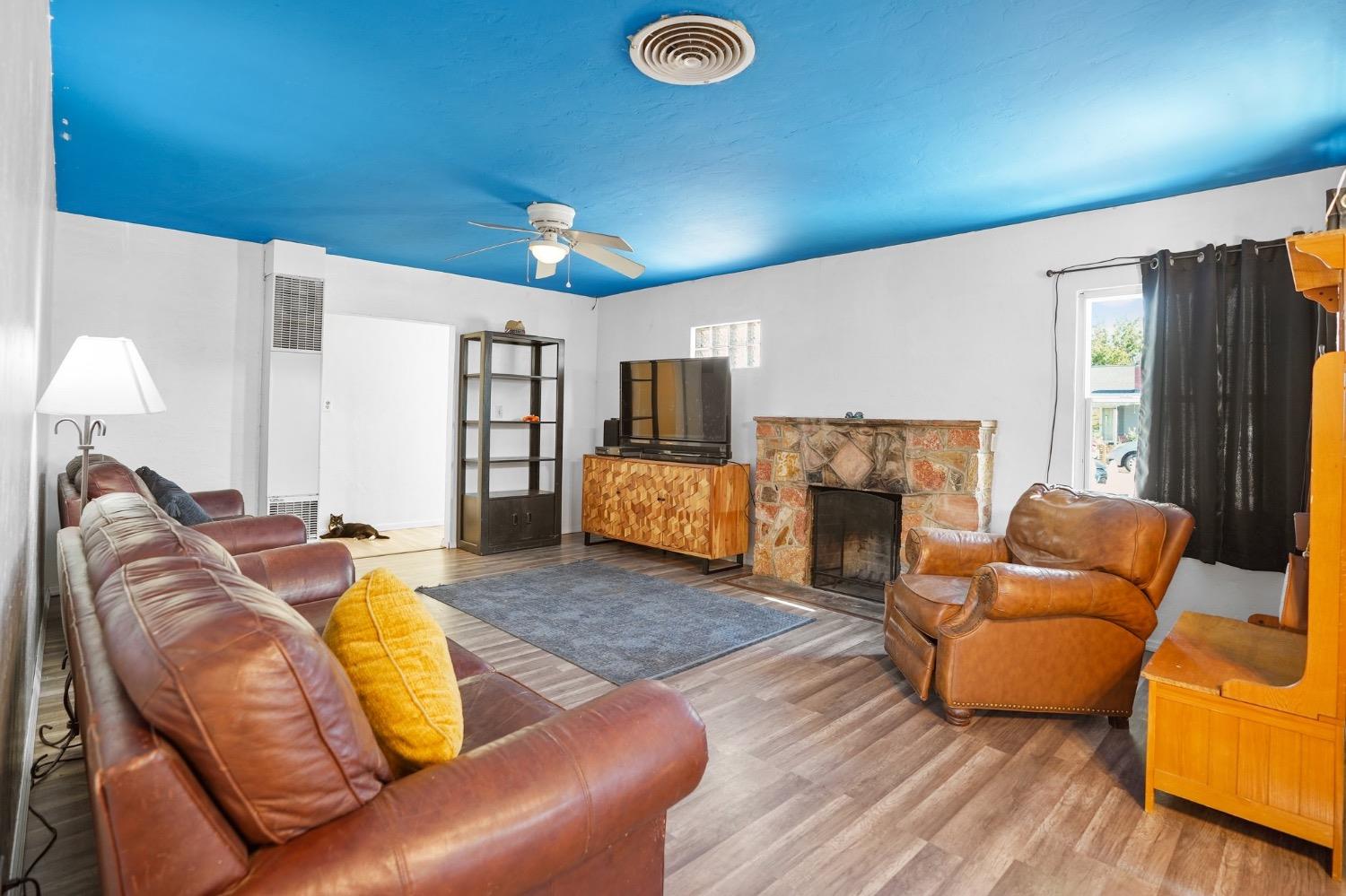 93 E Syracuse Avenue