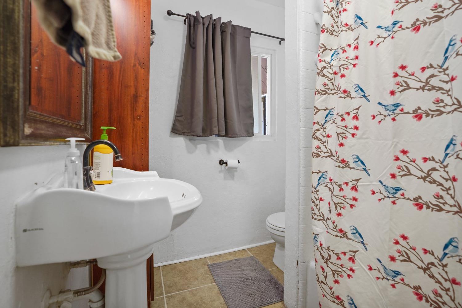 93 E Syracuse Avenue