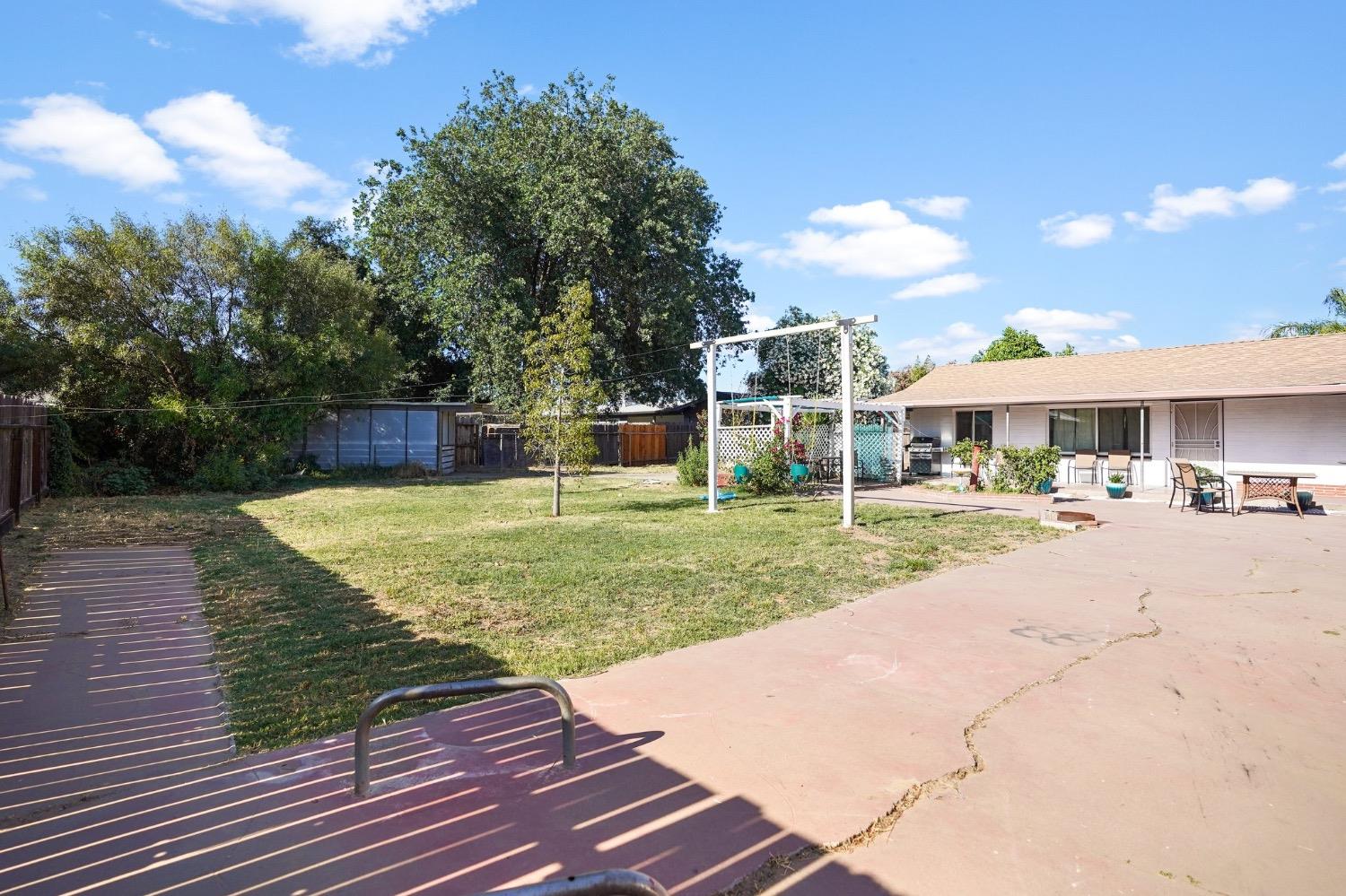 93 E Syracuse Avenue