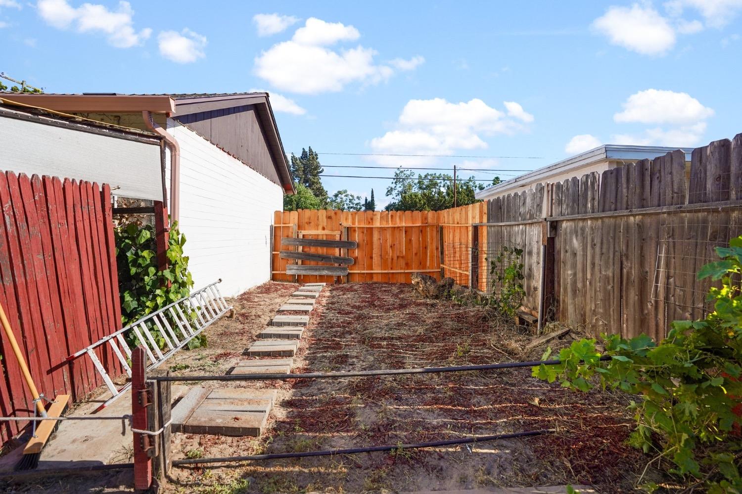 93 E Syracuse Avenue