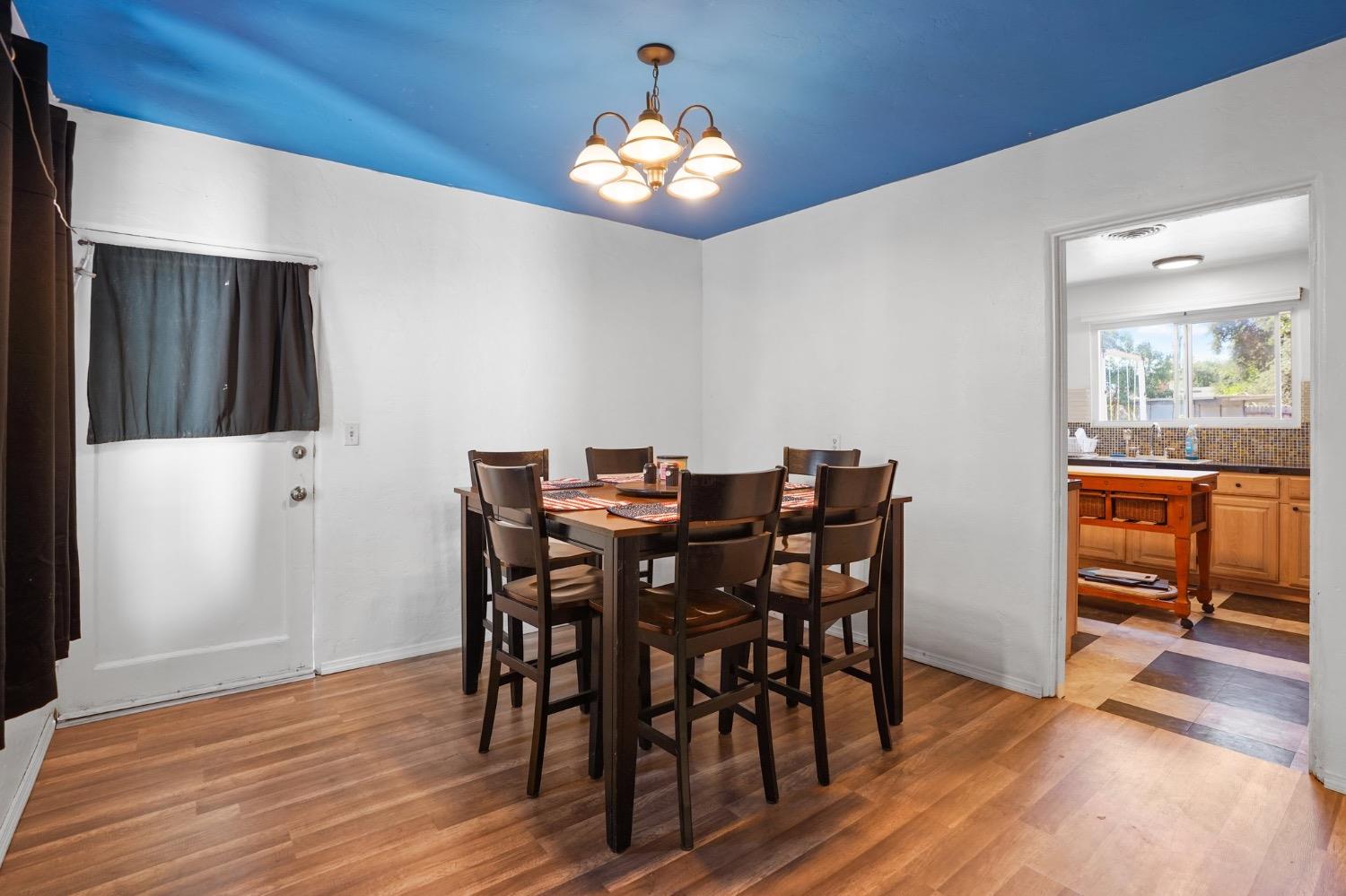 93 E Syracuse Avenue