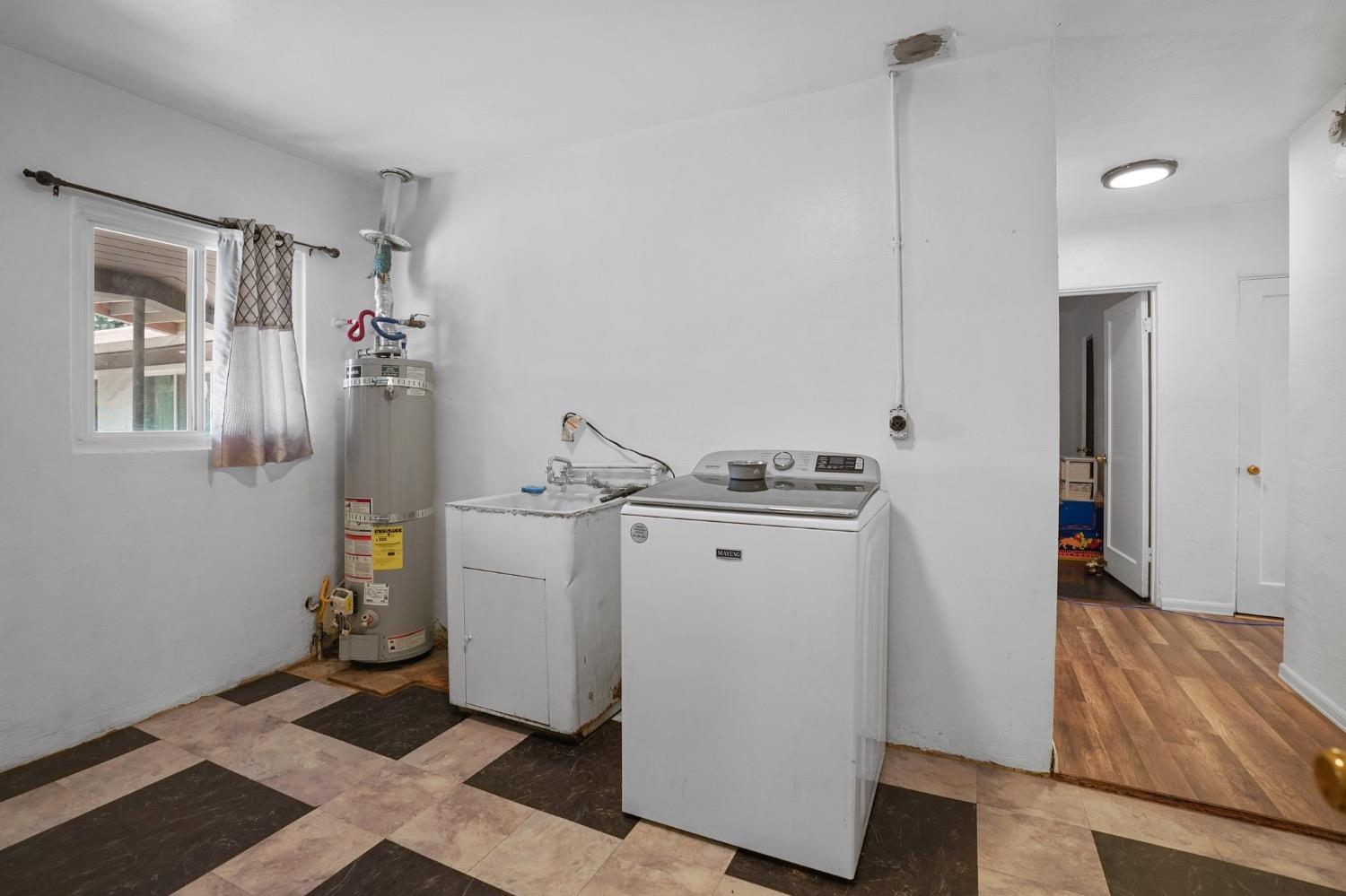 93 E Syracuse Avenue