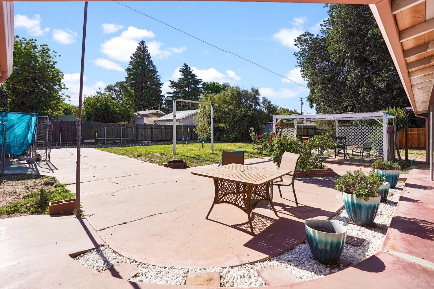 93 E Syracuse Avenue