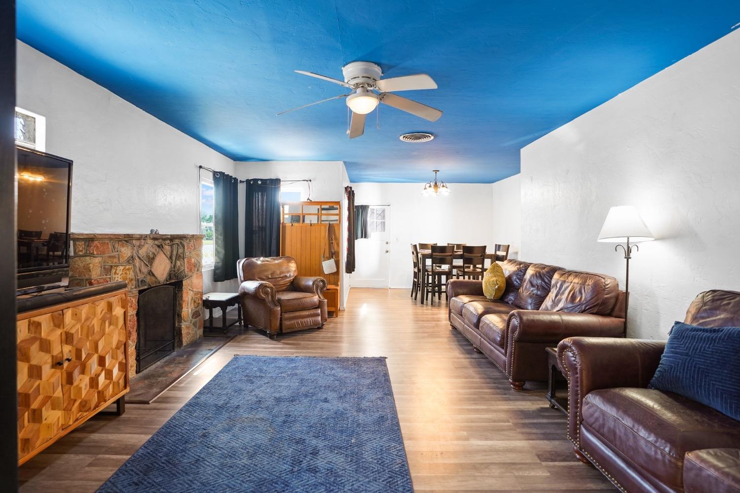 93 E Syracuse Avenue