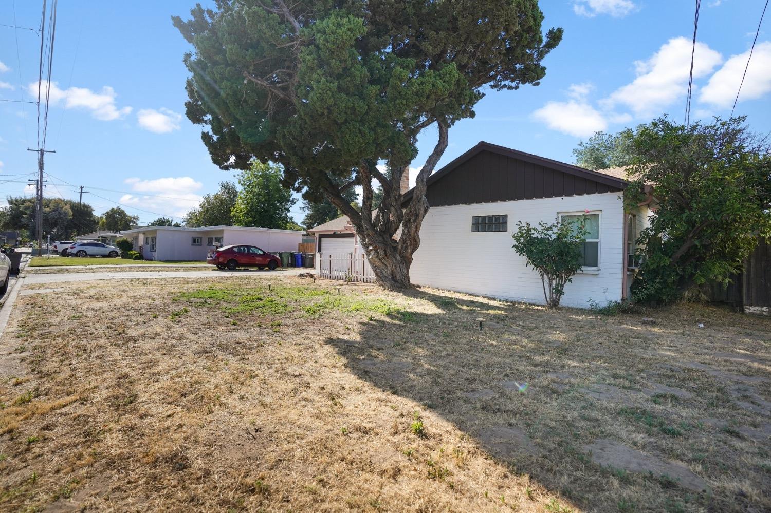 93 E Syracuse Avenue