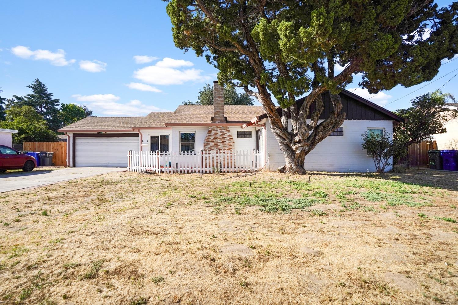 93 E Syracuse Avenue