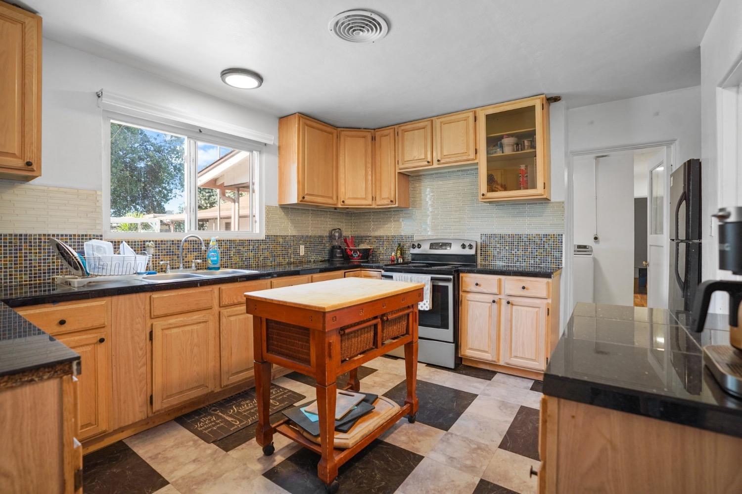 93 E Syracuse Avenue