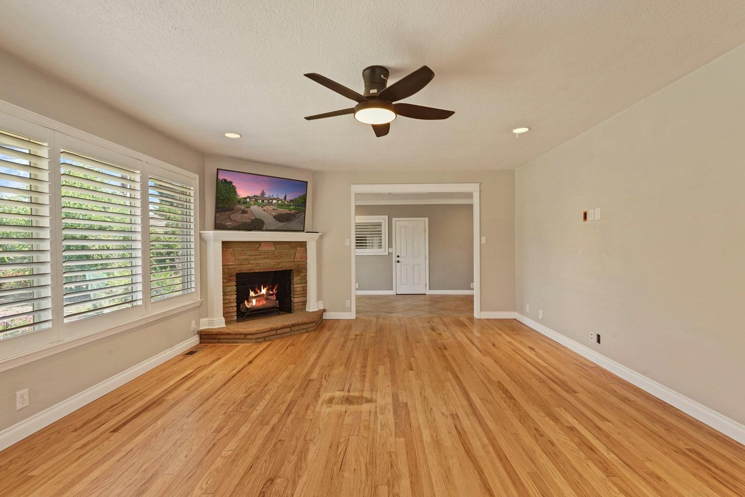 6942 N Pershing Avenue