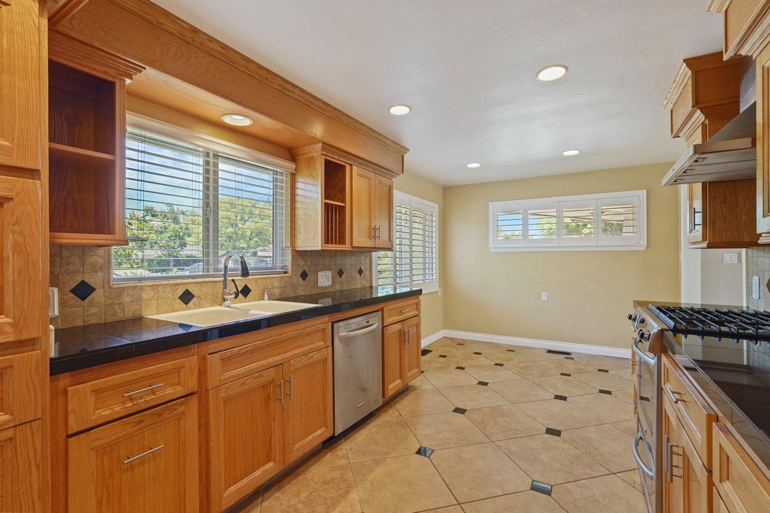 6942 N Pershing Avenue