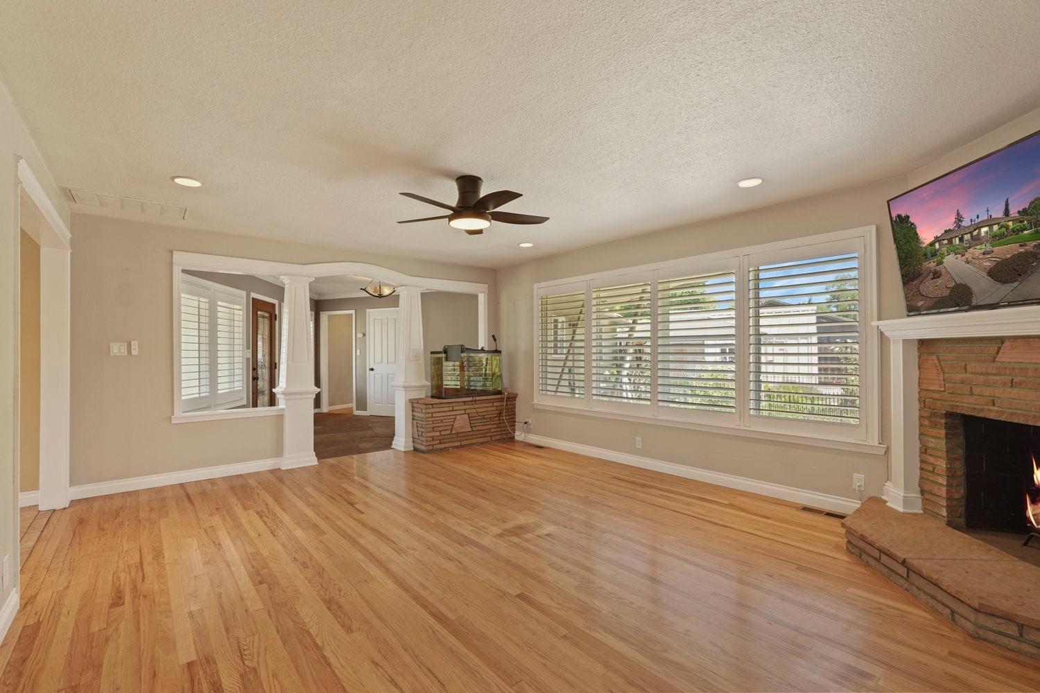 6942 N Pershing Avenue