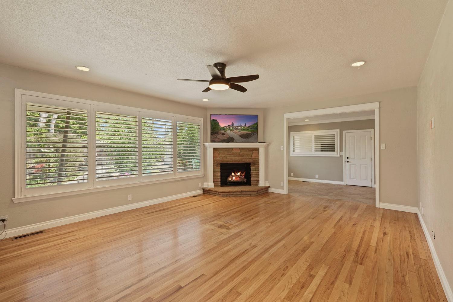 6942 N Pershing Avenue