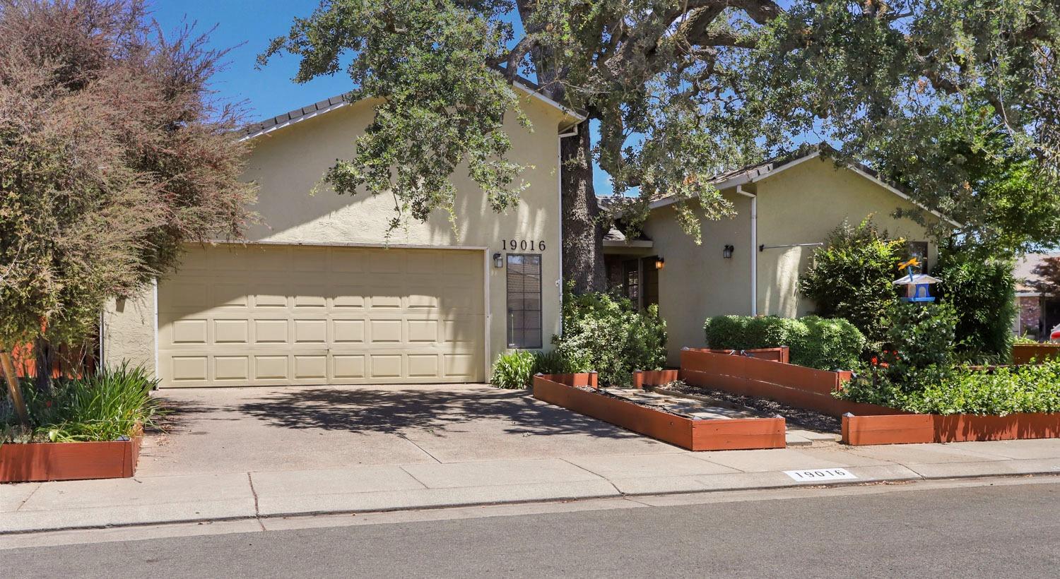 19016 Lambert Way