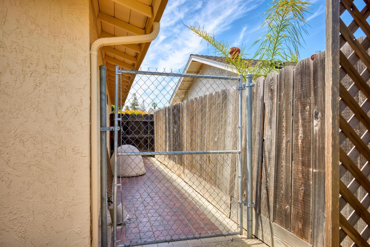 3900 Spring Oak Drive