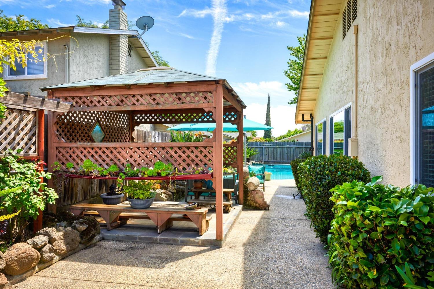 3900 Spring Oak Drive