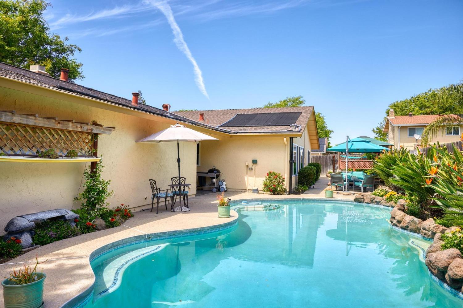 3900 Spring Oak Drive