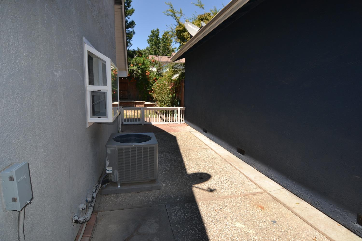 2817 Woodmont Circle