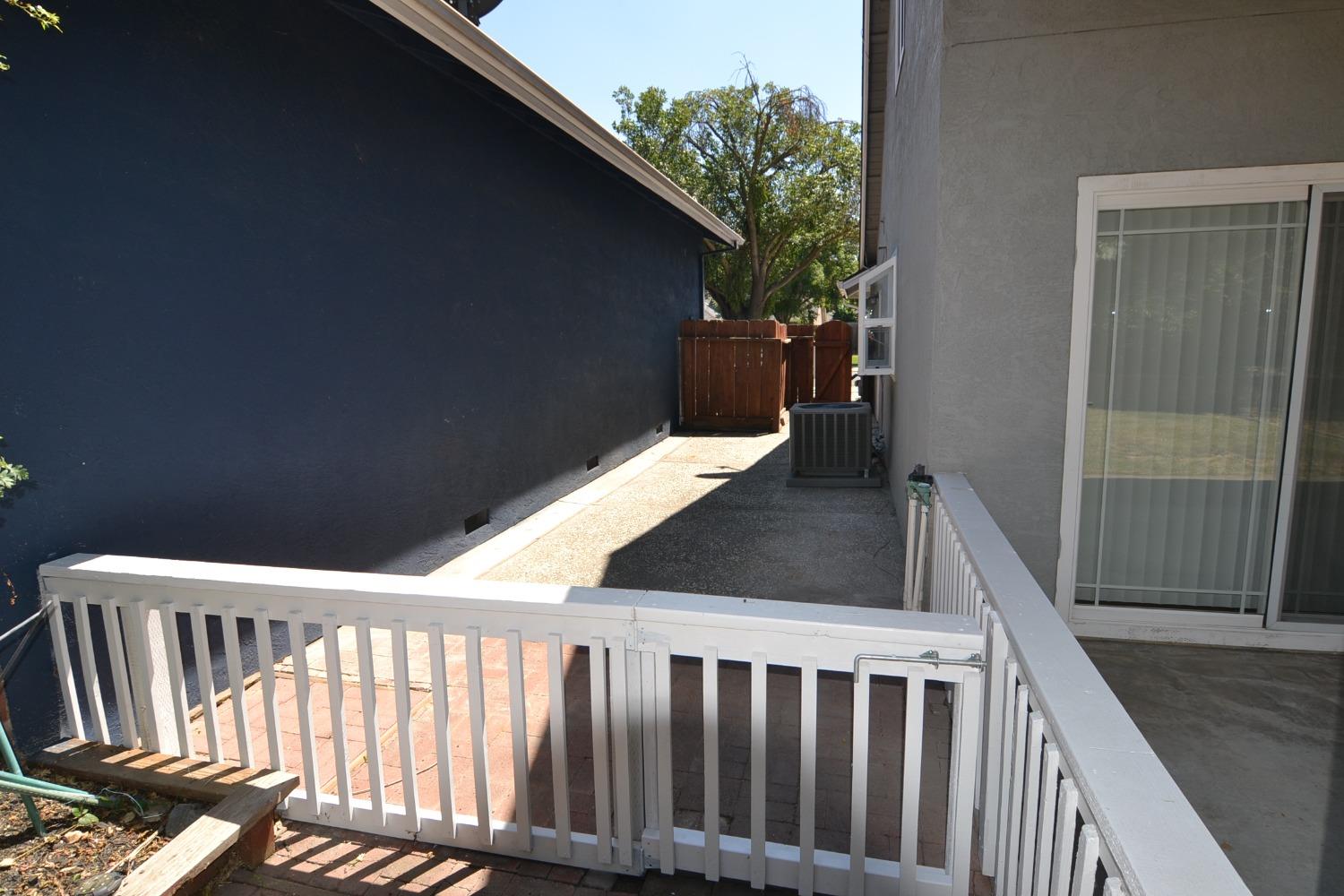 2817 Woodmont Circle