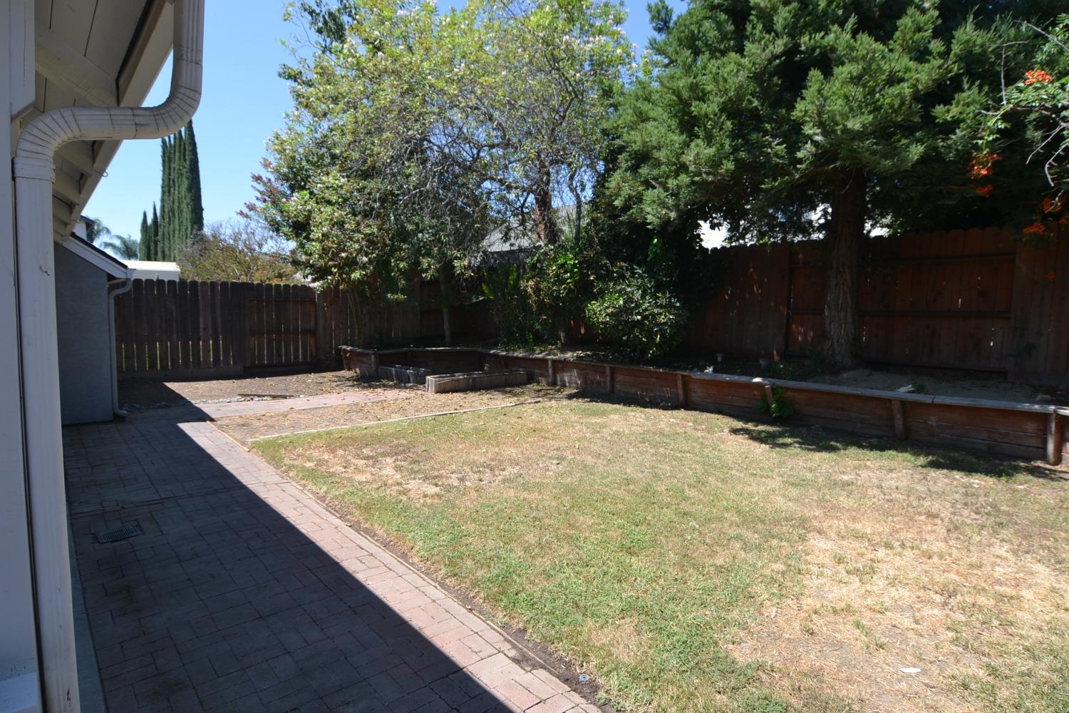 2817 Woodmont Circle