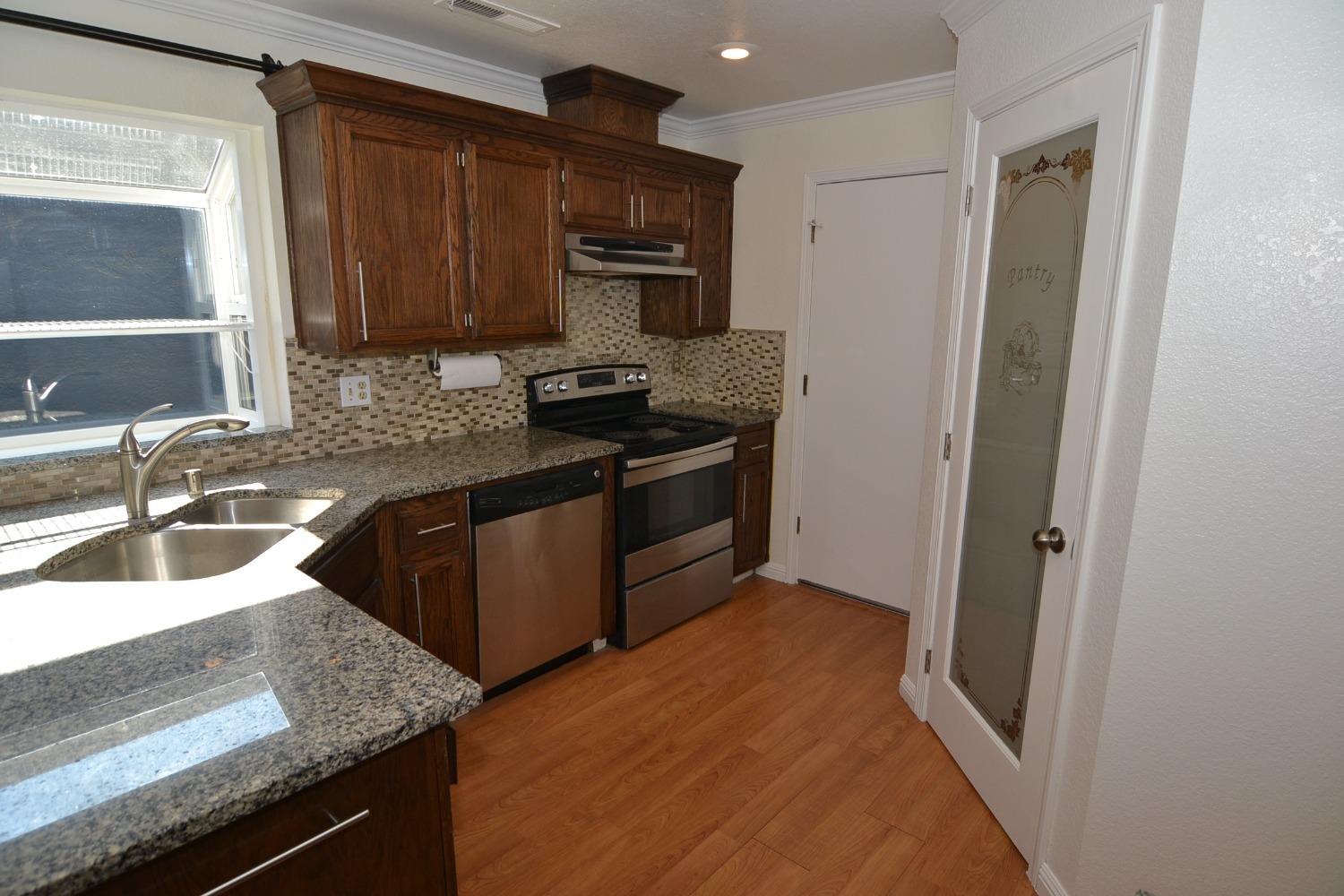 2817 Woodmont Circle