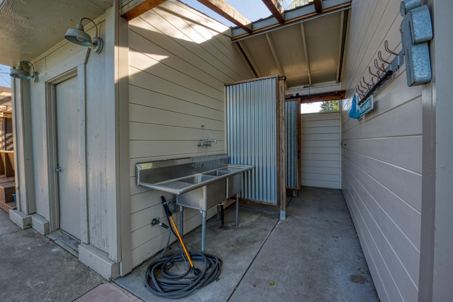 2090 El Camino Drive