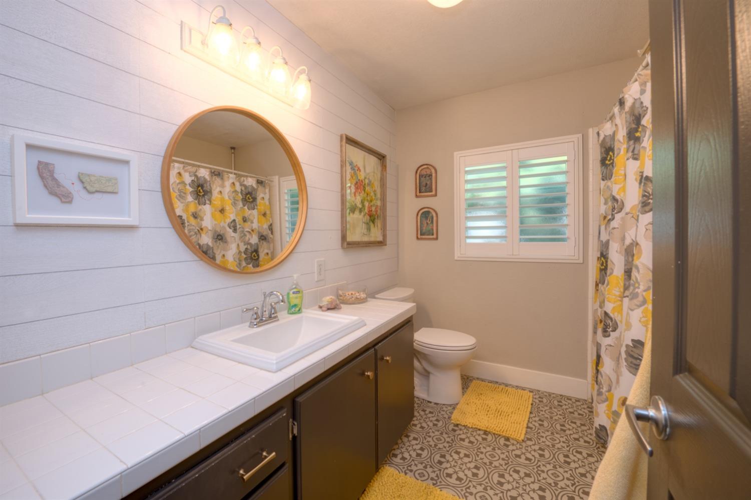 2090 El Camino Drive