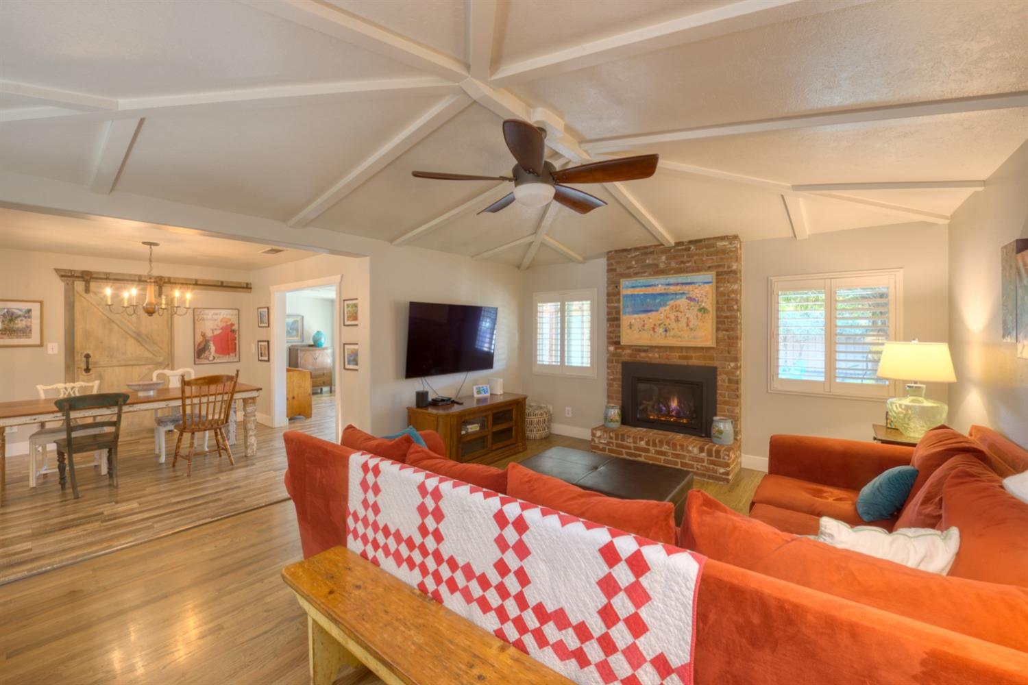 2090 El Camino Drive