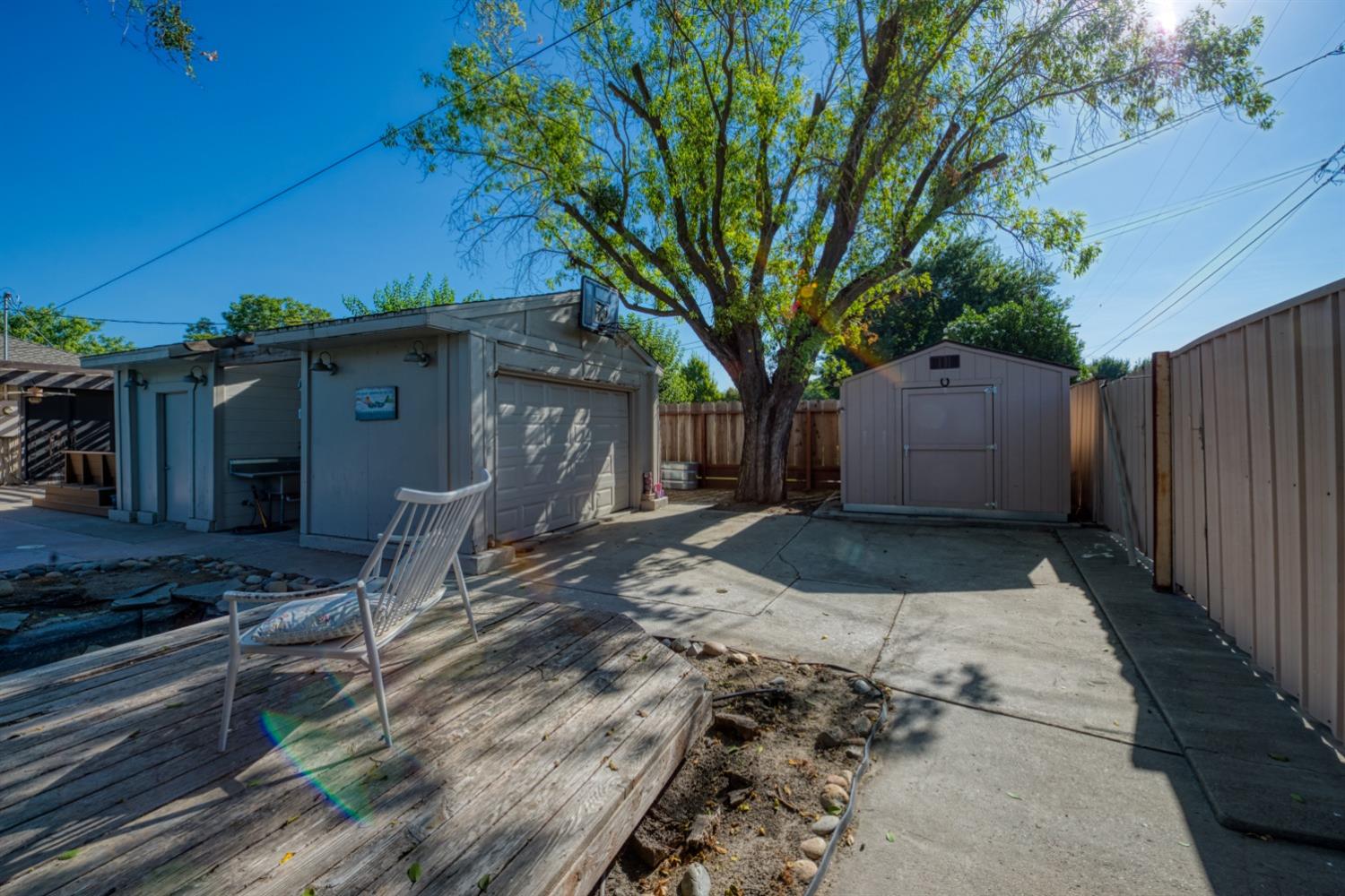 2090 El Camino Drive