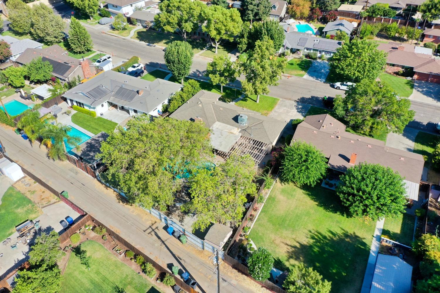 2090 El Camino Drive