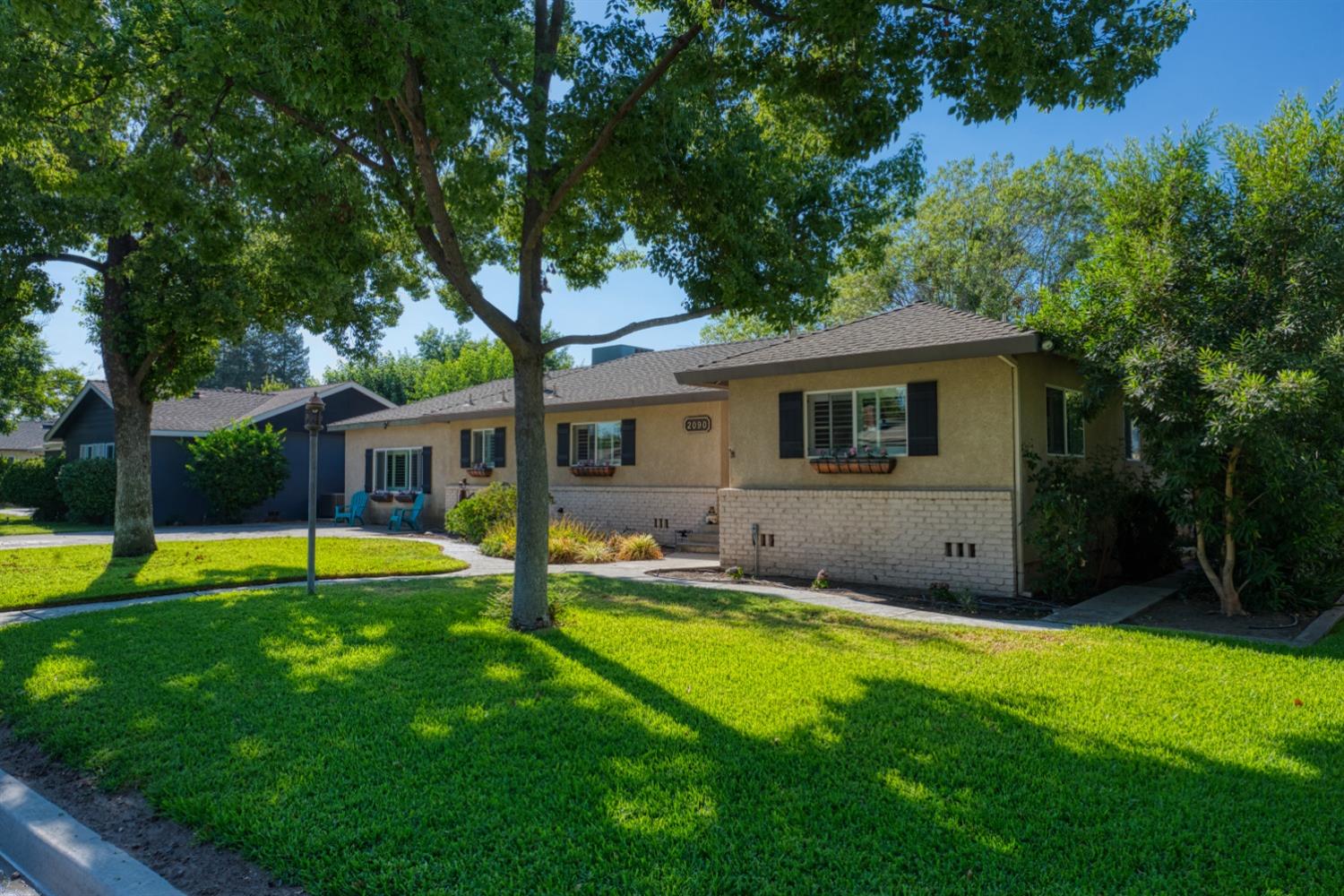 2090 El Camino Drive