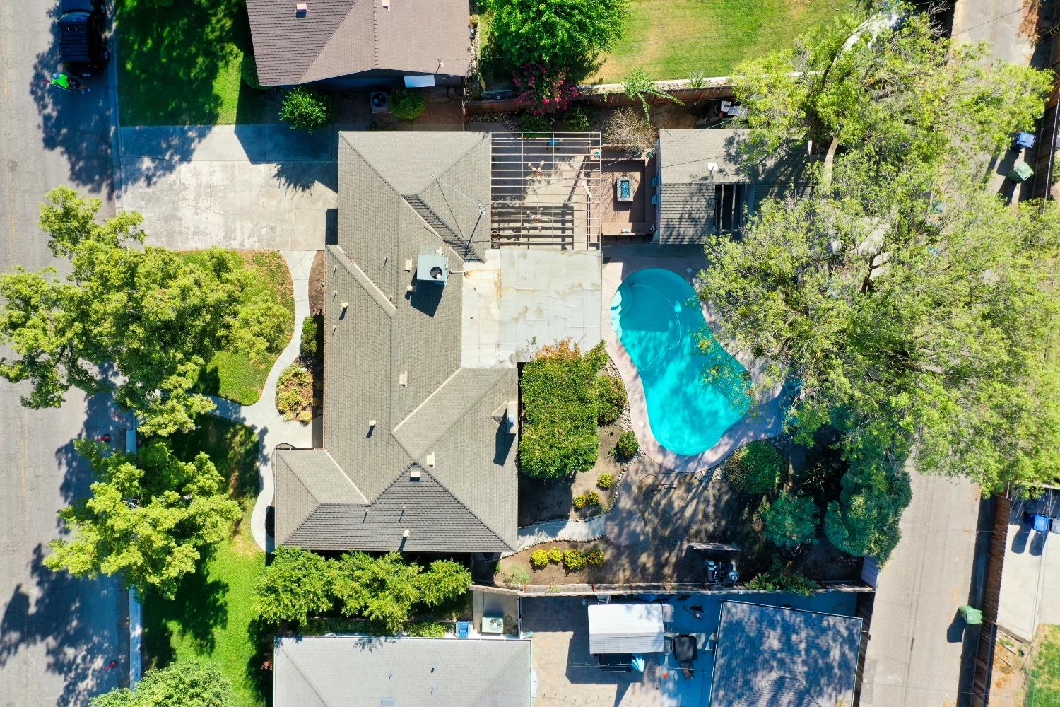 2090 El Camino Drive