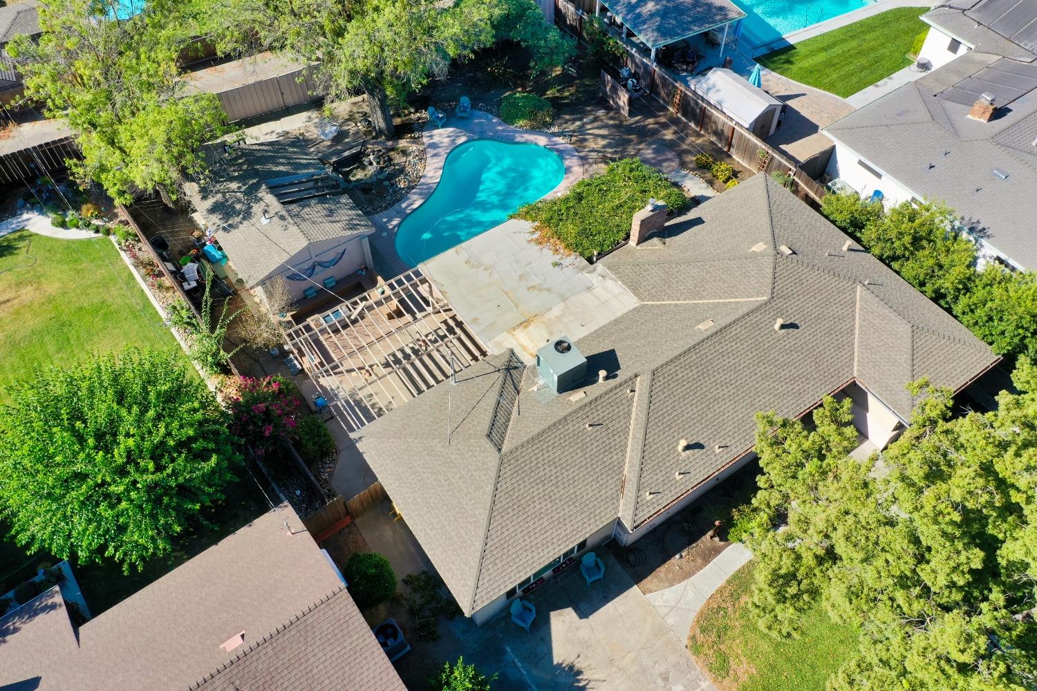 2090 El Camino Drive