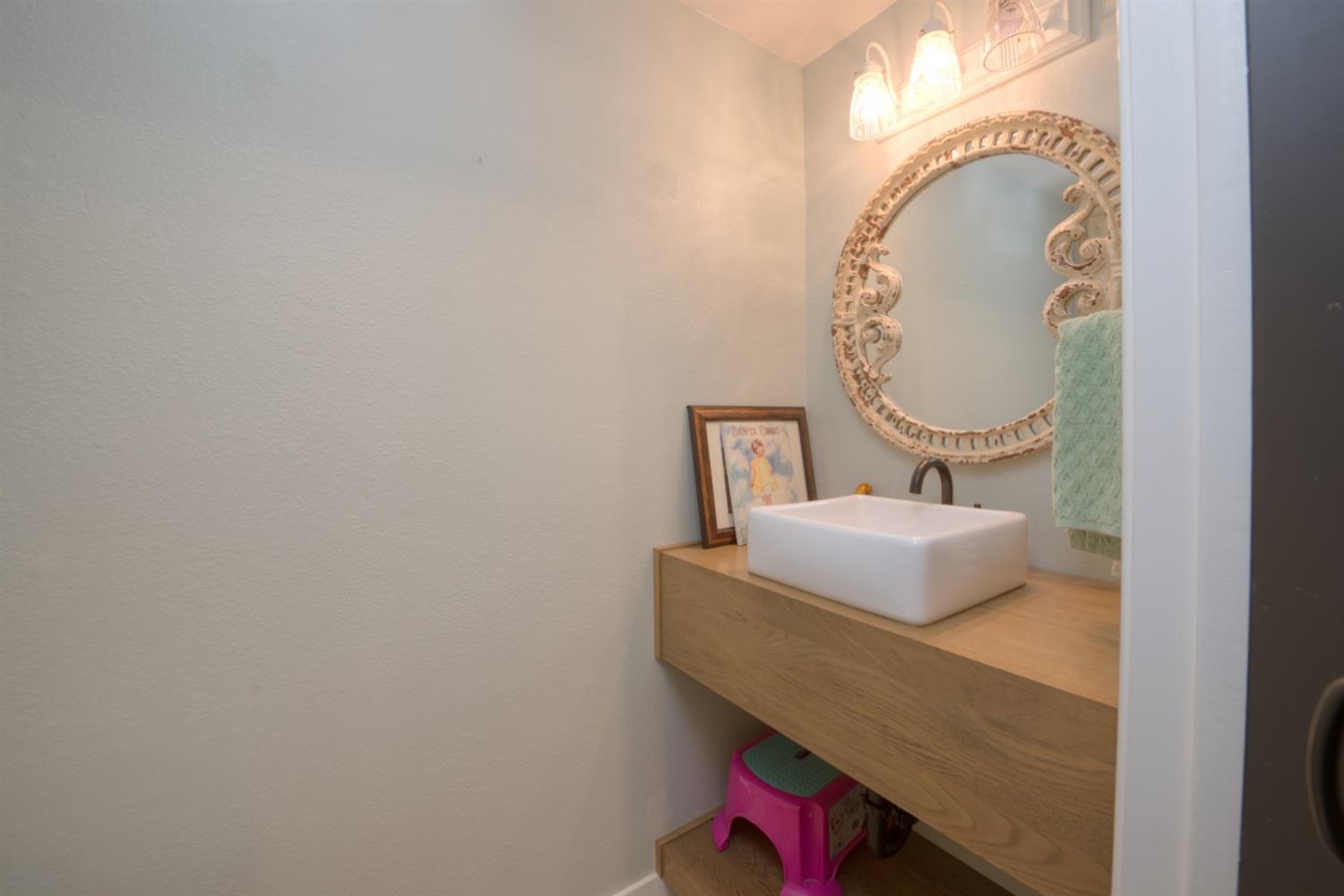 2090 El Camino Drive