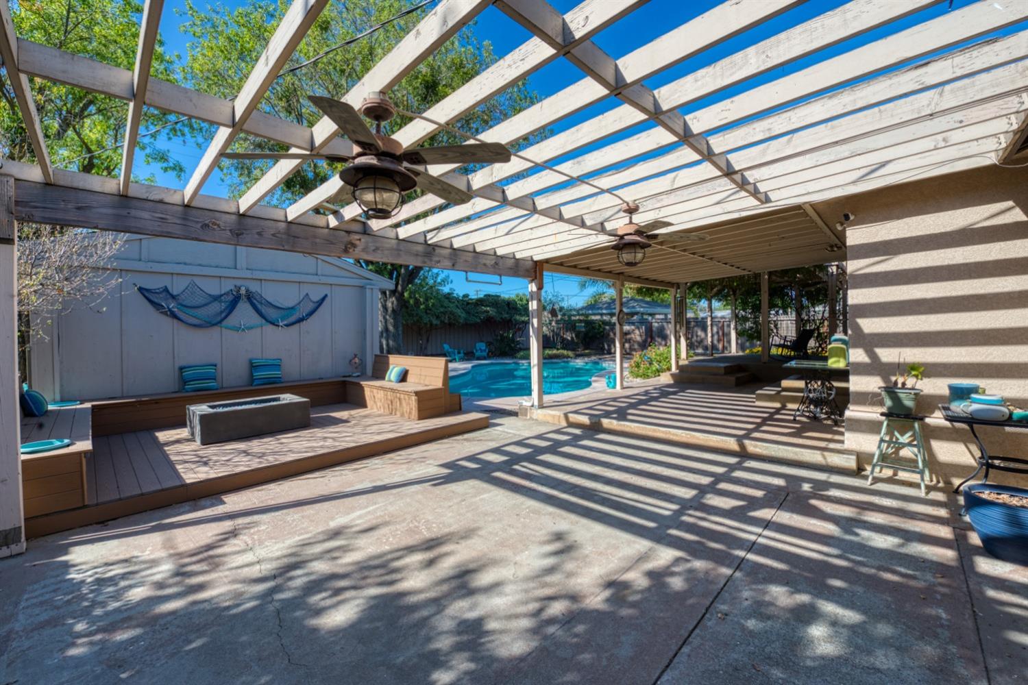 2090 El Camino Drive