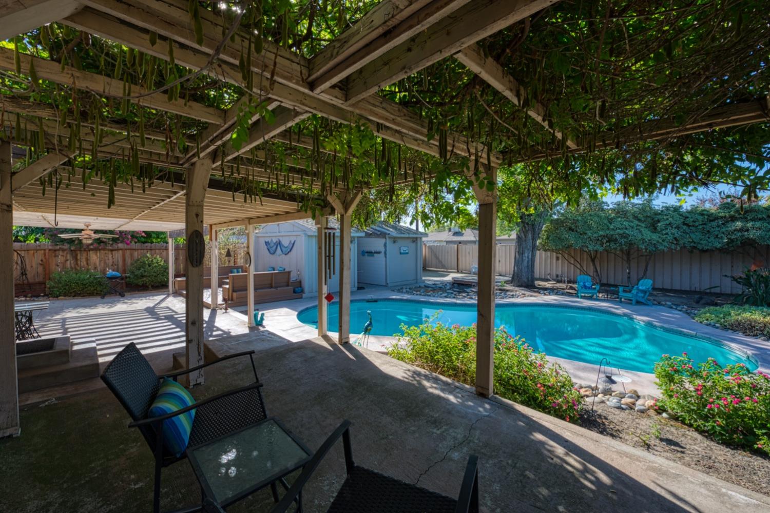 2090 El Camino Drive