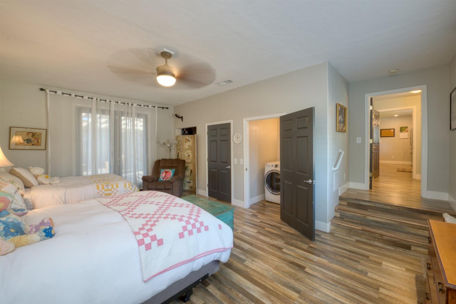 2090 El Camino Drive