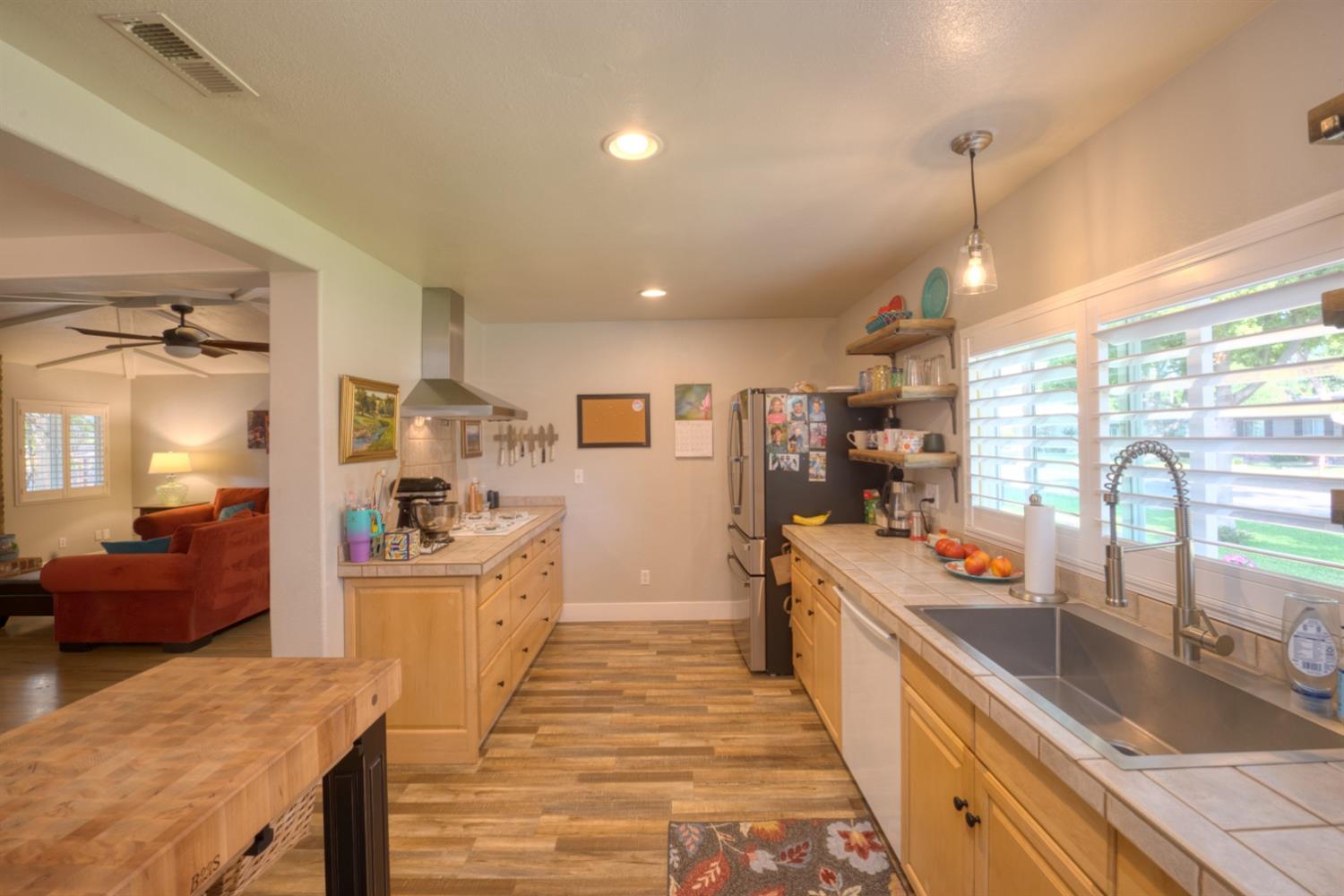 2090 El Camino Drive