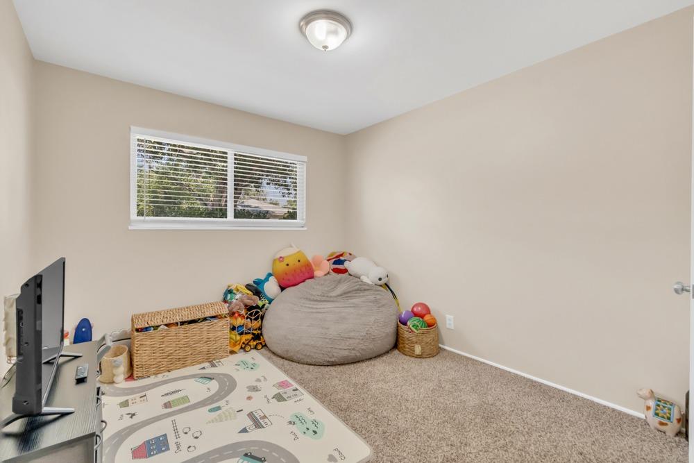 1542 Maplewood Drive