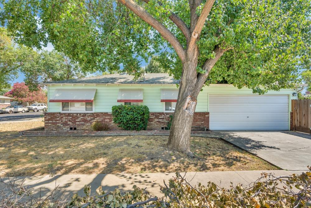 1542 Maplewood Drive