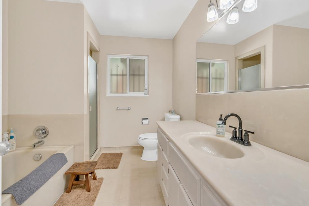 1542 Maplewood Drive