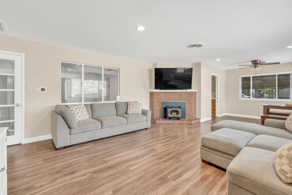 1542 Maplewood Drive