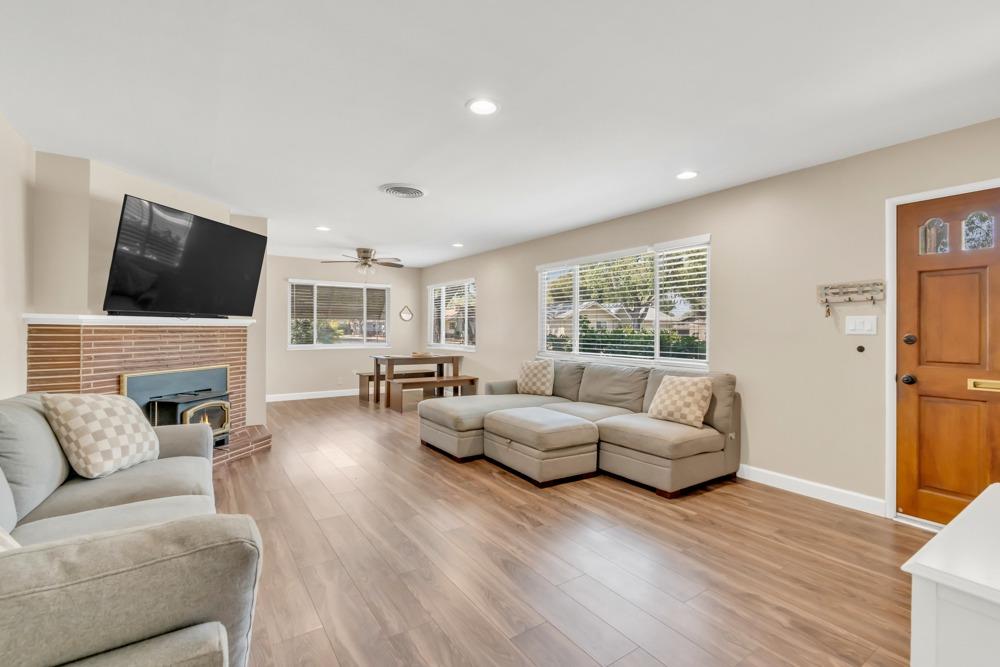 1542 Maplewood Drive