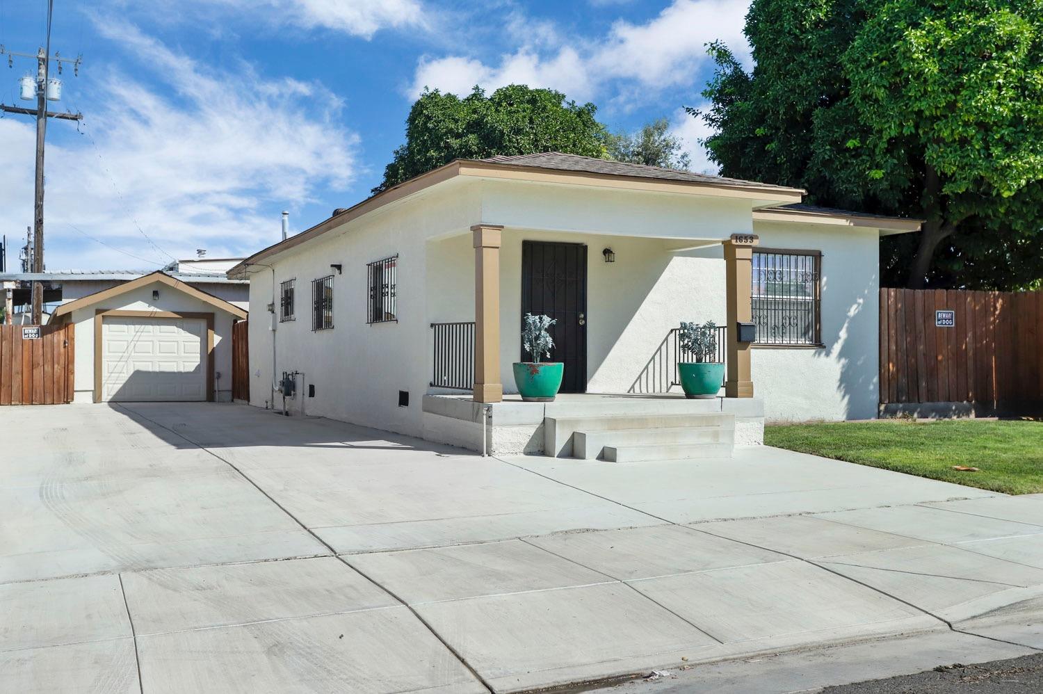 1653 E Lindsay Street