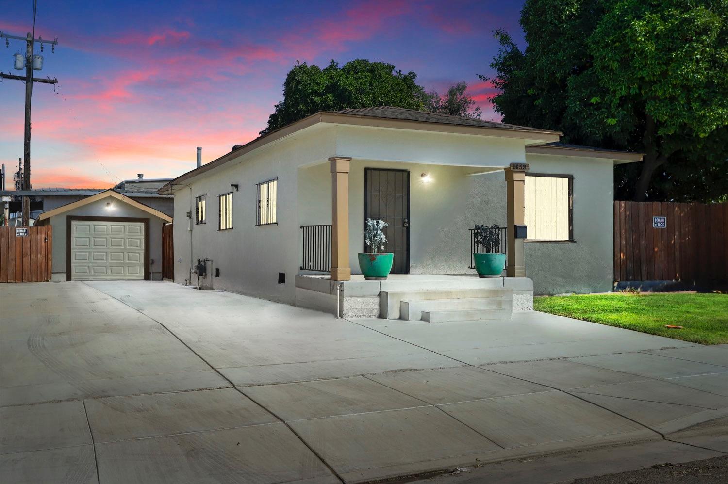 1653 E Lindsay Street