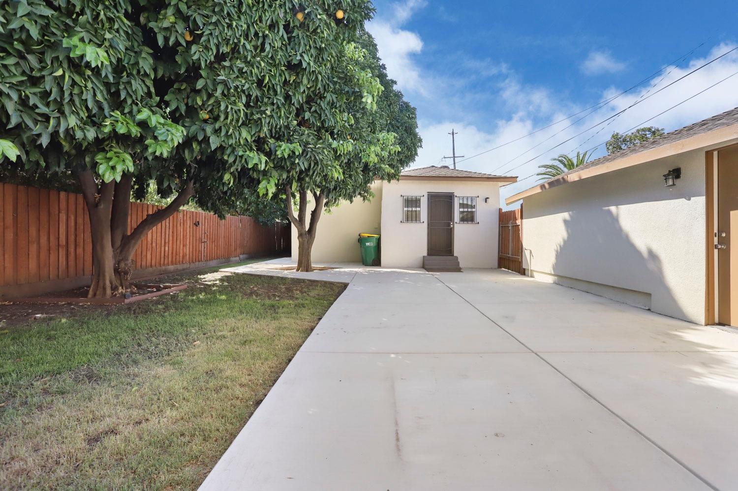 1653 E Lindsay Street