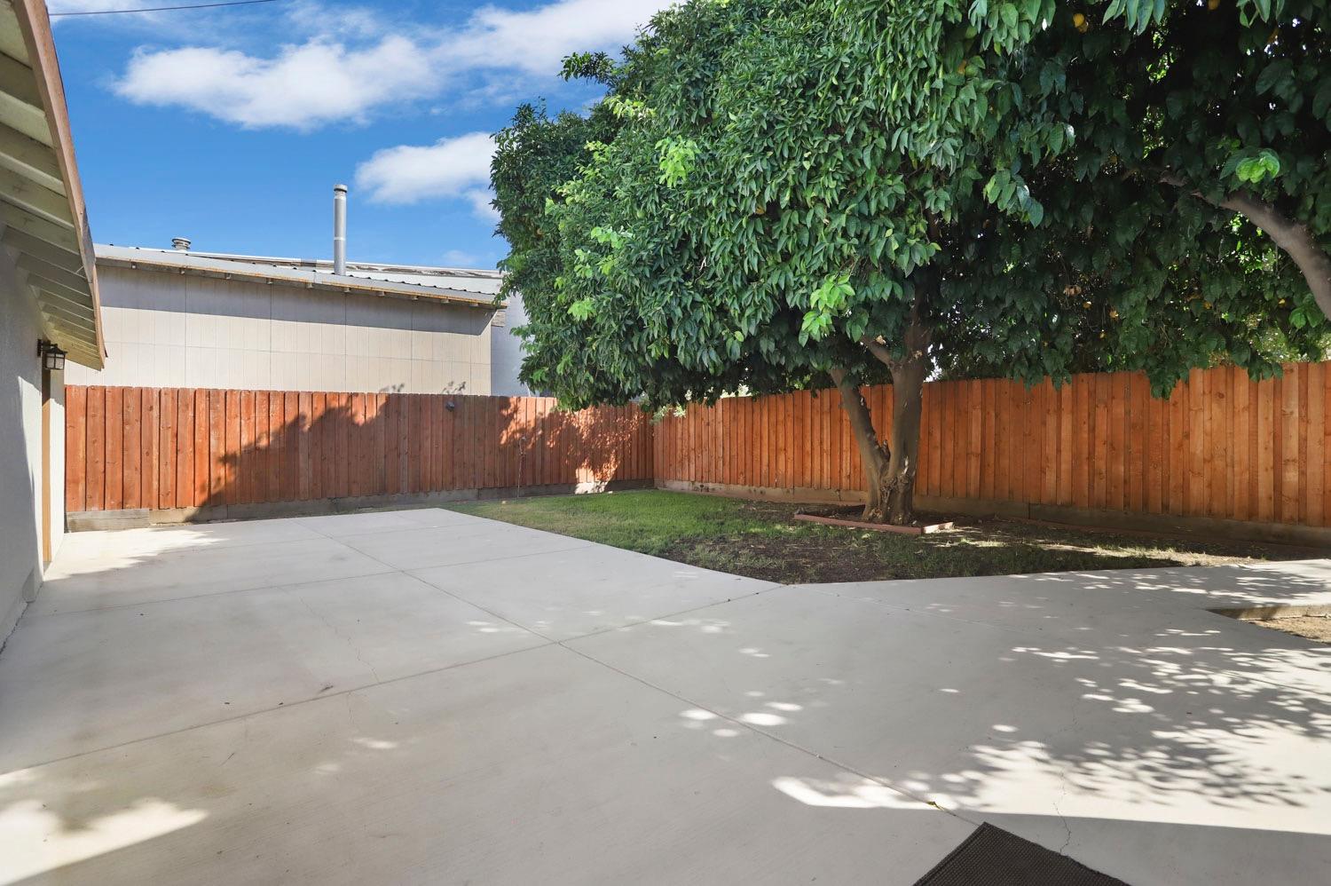 1653 E Lindsay Street