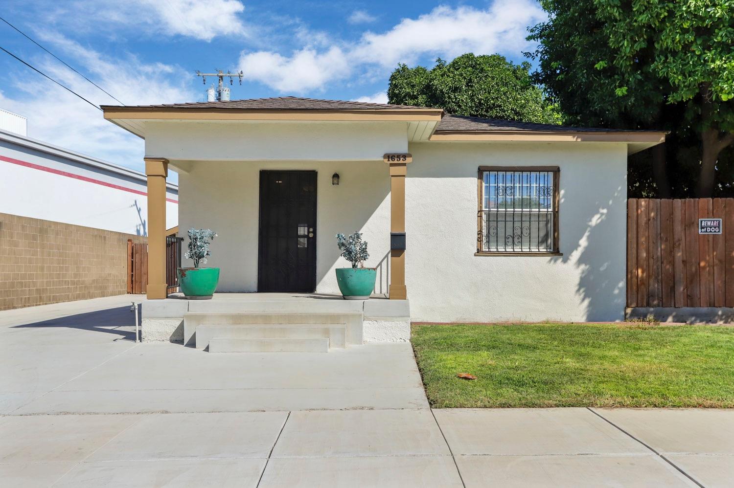 1653 E Lindsay Street