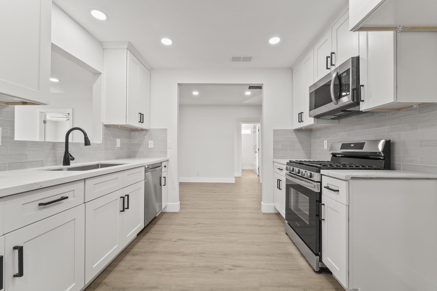 1952 Hollister Street