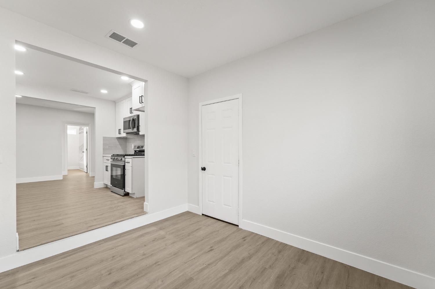 1952 Hollister Street