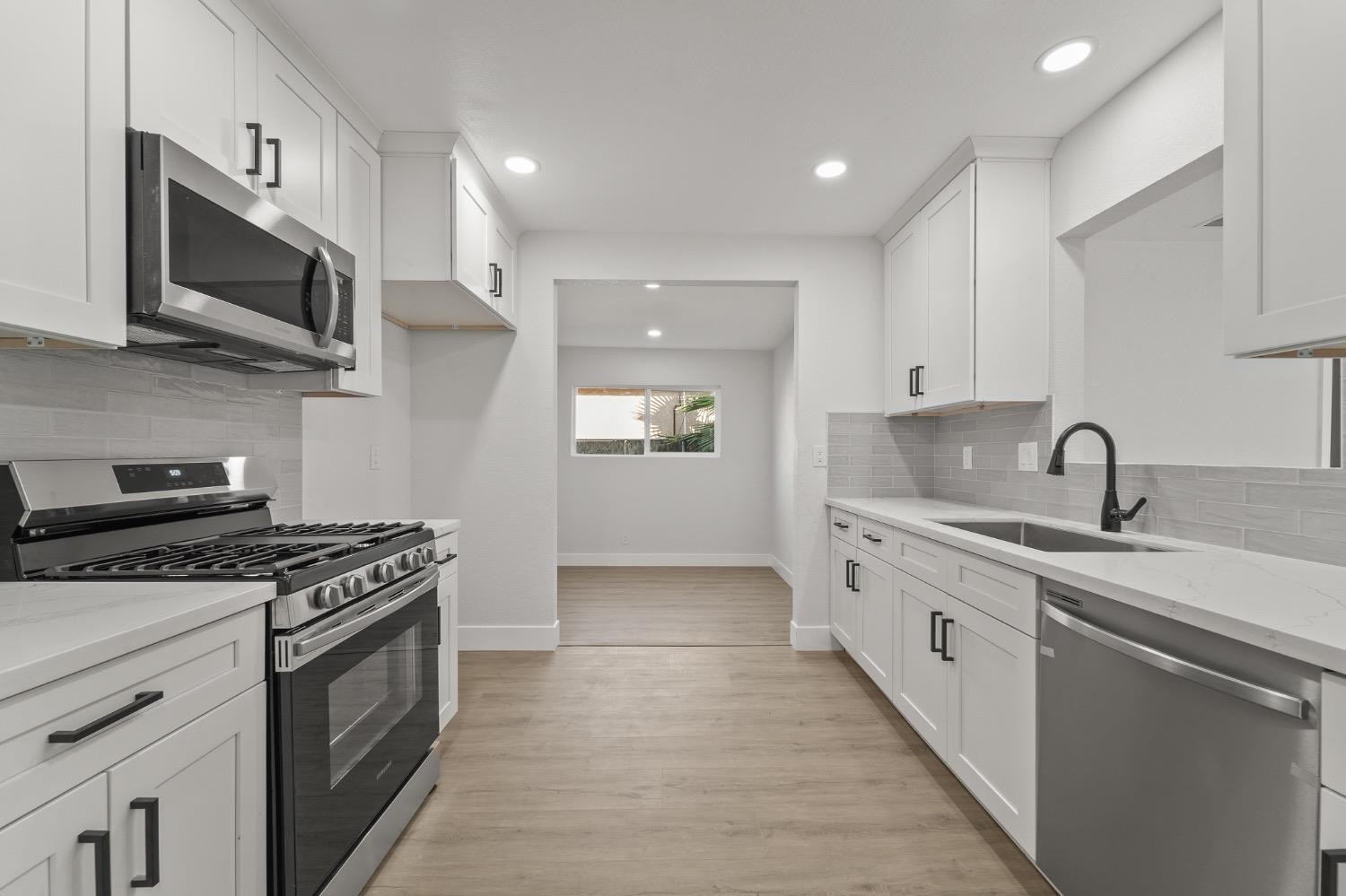 1952 Hollister Street